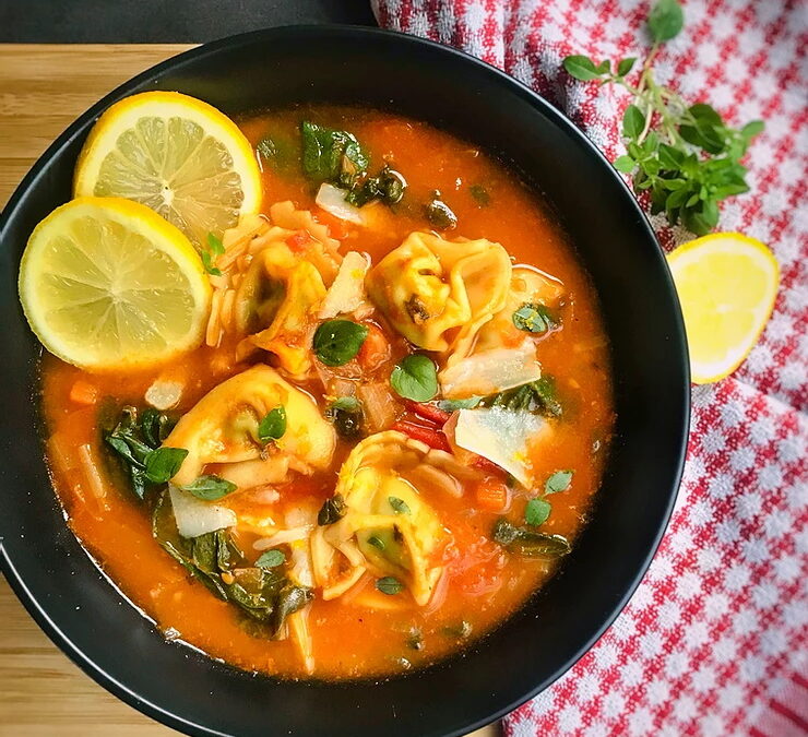Soupe crémeuse tomates, fromage frais et Tortelloni