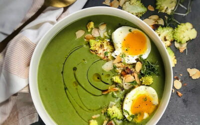 Velouté au chou romanesco, amandes grillées et œuf mollet 🍳 🥦 🥚